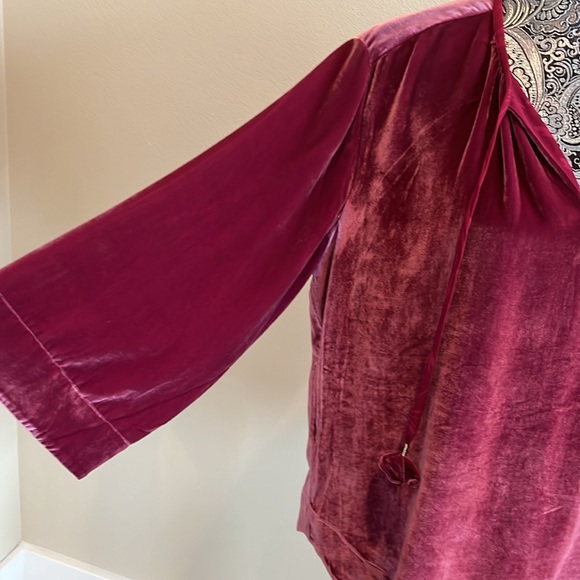 NWT! Tommy Bahama pink velvet silk-blend tunic blouse size small - Picture 7 of 8